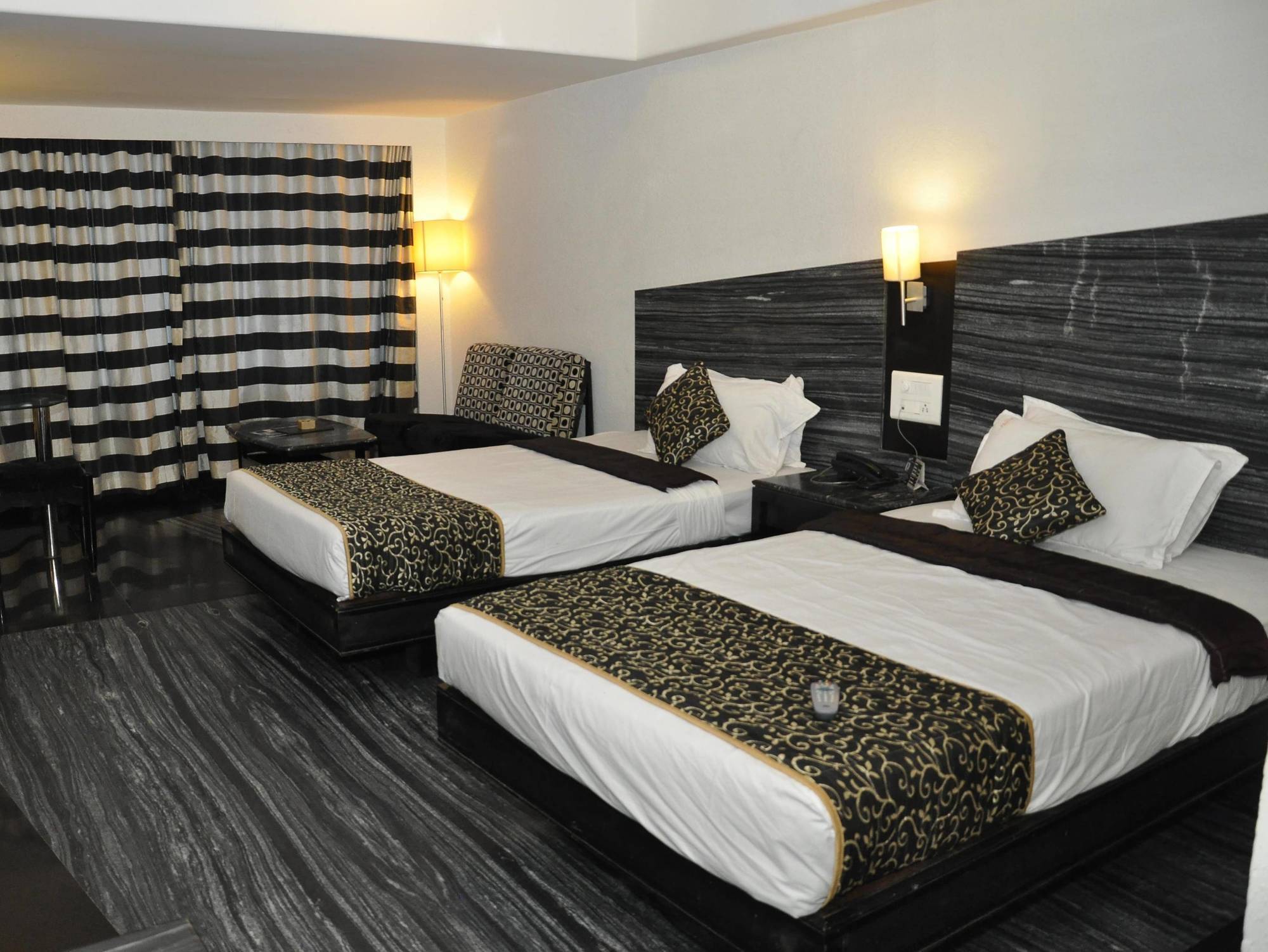 Hotel Manorama Vijayawāda Exteriér fotografie